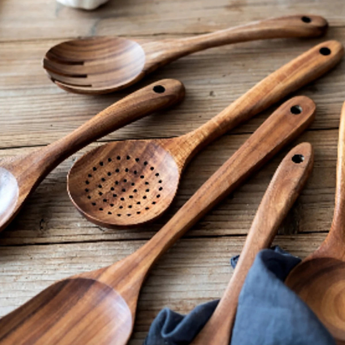 Ensemble ustensiles pâtisserie en bois avec seau de rangement
